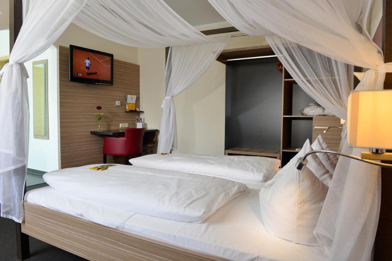 Hotel Sonnenhof ไพลน์เฟลด์ ภายนอก รูปภาพ