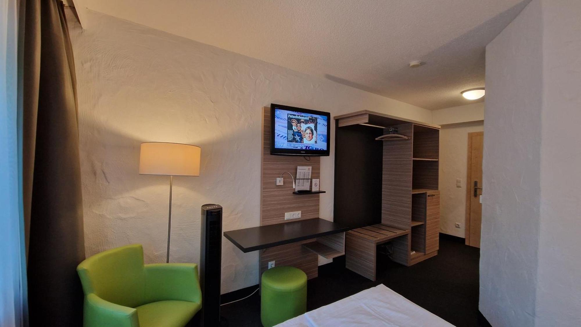 Hotel Sonnenhof ไพลน์เฟลด์ ภายนอก รูปภาพ