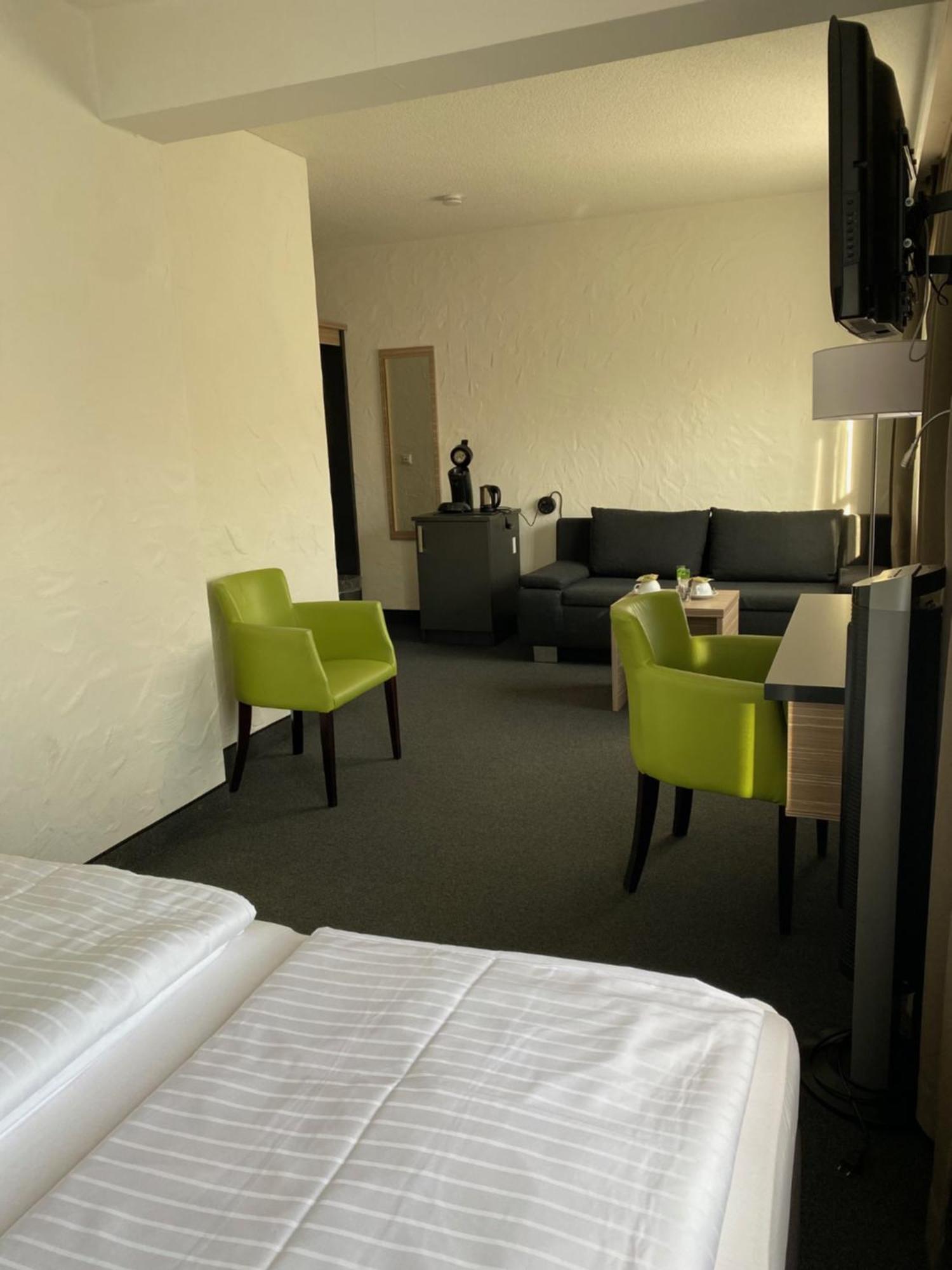 Hotel Sonnenhof ไพลน์เฟลด์ ภายนอก รูปภาพ