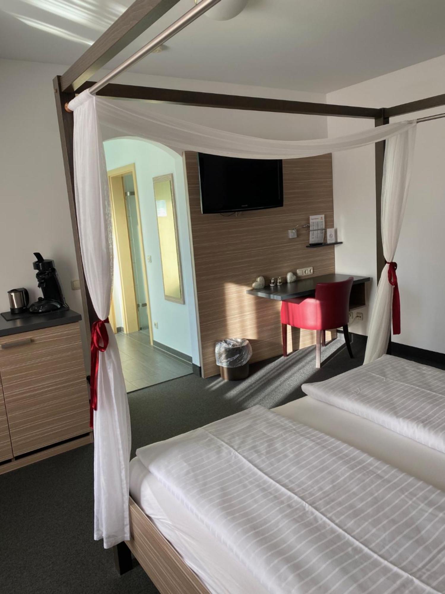 Hotel Sonnenhof ไพลน์เฟลด์ ภายนอก รูปภาพ
