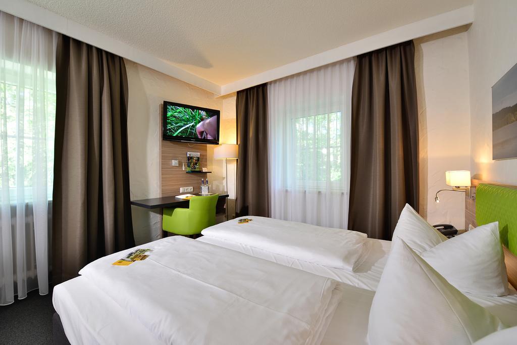 Hotel Sonnenhof ไพลน์เฟลด์ ภายนอก รูปภาพ