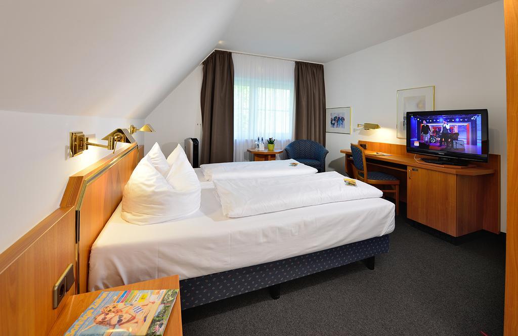 Hotel Sonnenhof ไพลน์เฟลด์ ภายนอก รูปภาพ