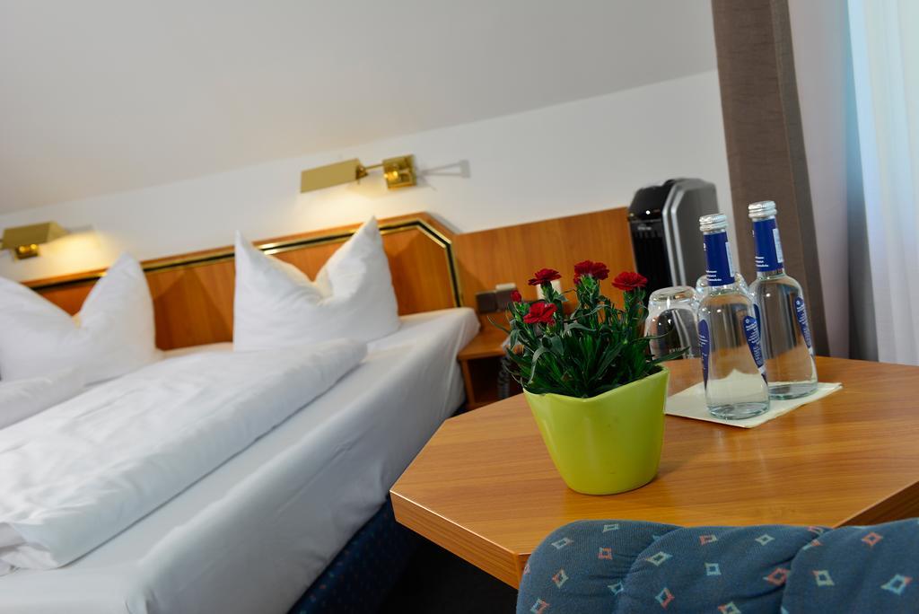 Hotel Sonnenhof ไพลน์เฟลด์ ภายนอก รูปภาพ