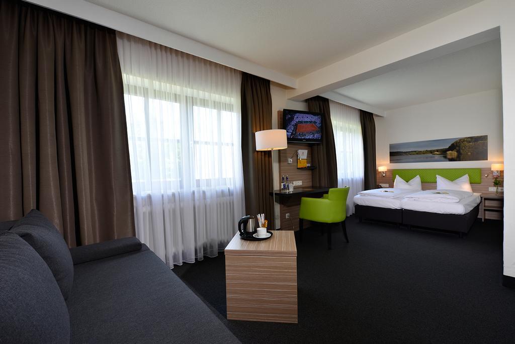 Hotel Sonnenhof ไพลน์เฟลด์ ภายนอก รูปภาพ